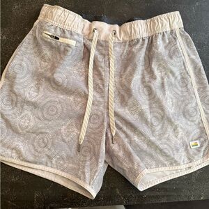 Vuori men’s shorts, size m
